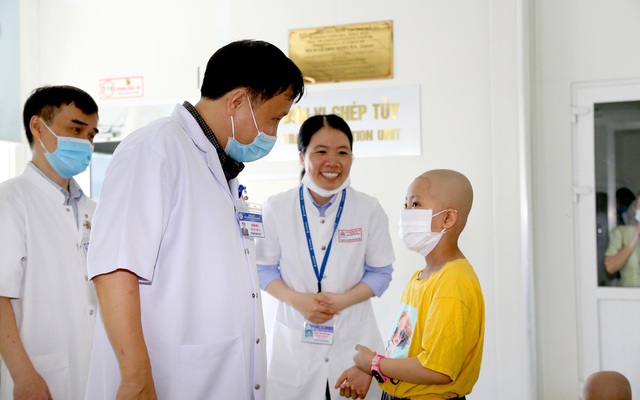 Thừa Thiên - Huế: Thực hiện thành công ca ghép tủy tự thân cho bệnh nhi 8 tuổi - Ảnh 1.