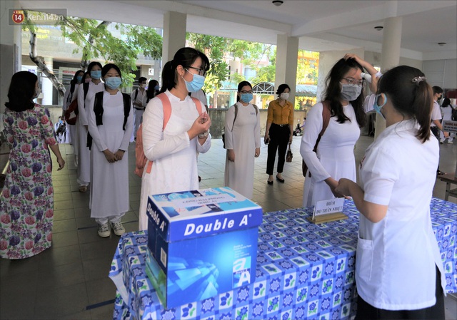 Ngày đầu học sinh Đà Nẵng đi học lại sau giãn cách xã hội theo phương châm “5K” - Ảnh 15.