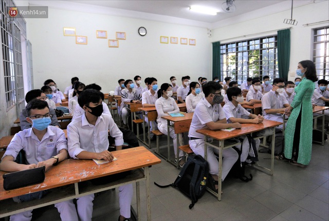 Ngày đầu học sinh Đà Nẵng đi học lại sau giãn cách xã hội theo phương châm “5K” - Ảnh 26.