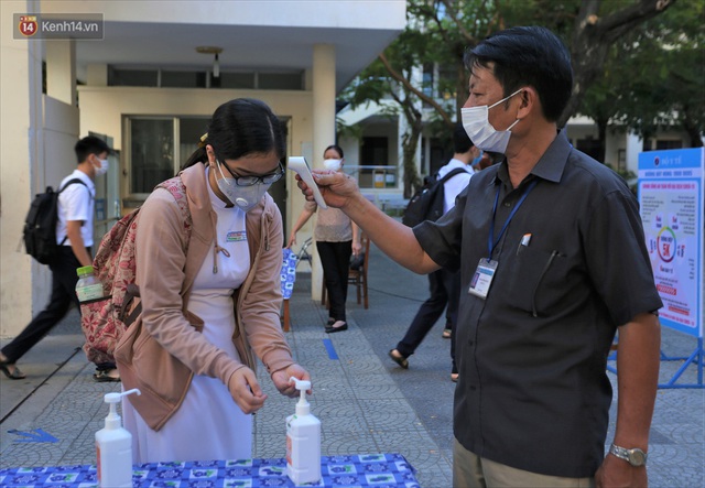 Ngày đầu học sinh Đà Nẵng đi học lại sau giãn cách xã hội theo phương châm “5K” - Ảnh 6.