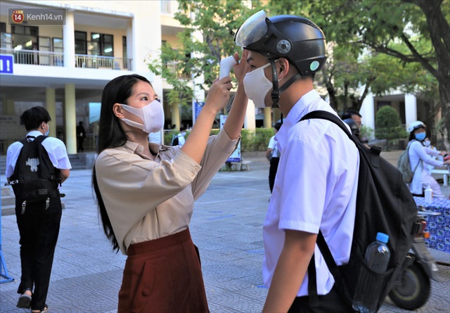 Ngày đầu học sinh Đà Nẵng đi học lại sau giãn cách xã hội theo phương châm “5K” - Ảnh 7.