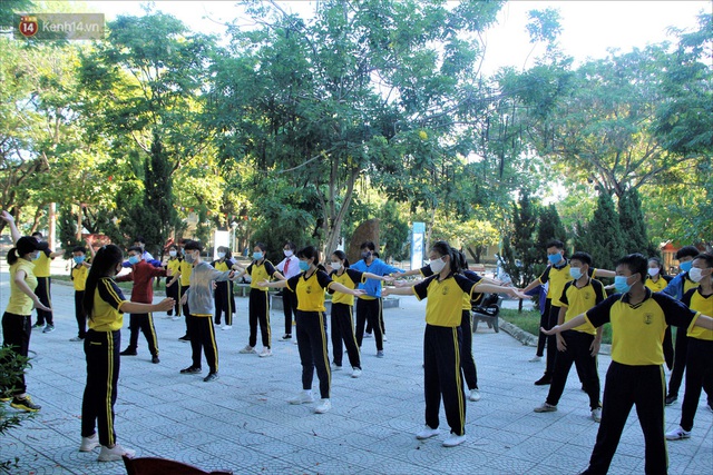 Ngày đầu học sinh Đà Nẵng đi học lại sau giãn cách xã hội theo phương châm “5K” - Ảnh 11.