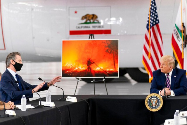 Tổng thống Trump gây sốc với tuyên bố cây nổ tạo ra cháy rừng - Ảnh 2.