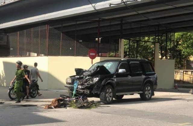 Nam Định: 2 vợ chồng đi xe máy tử vong sau khi va chạm với ô tô 7 chỗ - Ảnh 2.