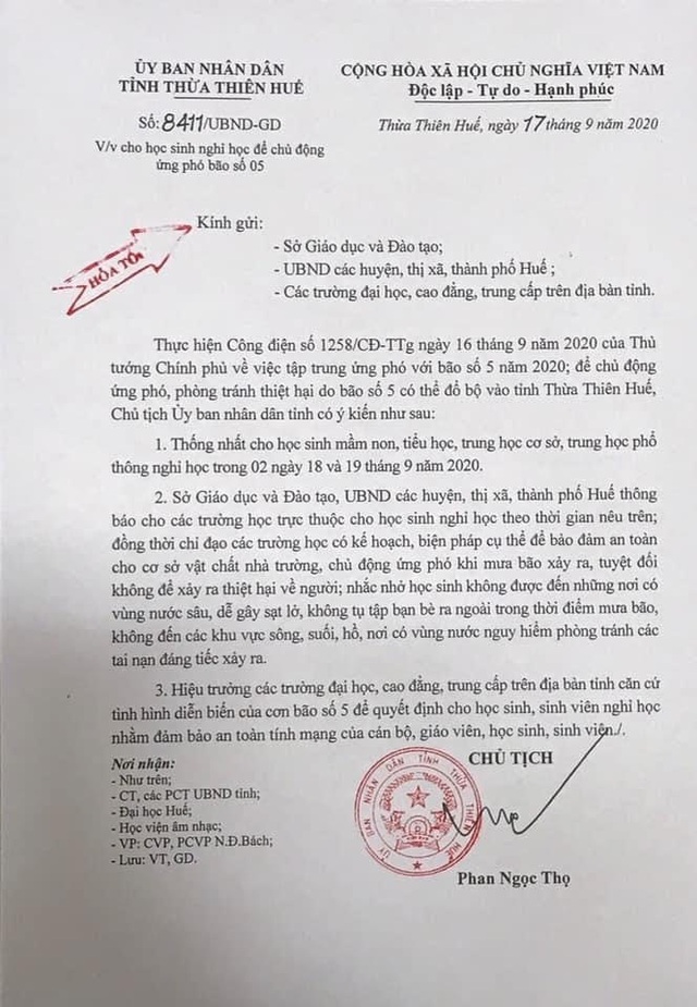 Thừa Thiên - Huế: Cho học sinh nghỉ học để ứng phó với bão số 5 - Ảnh 1.