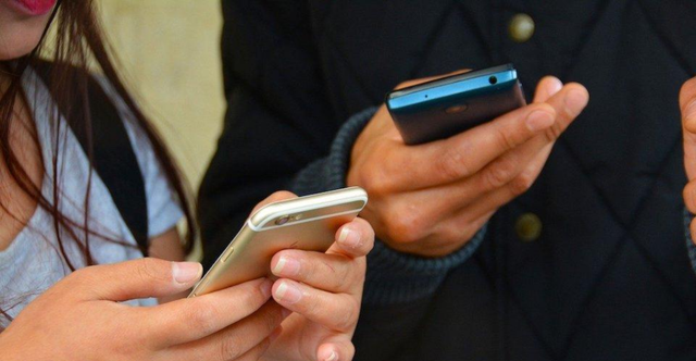 4 thói quen sử dụng smartphone bạn cần phải bỏ gấp - Ảnh 1.