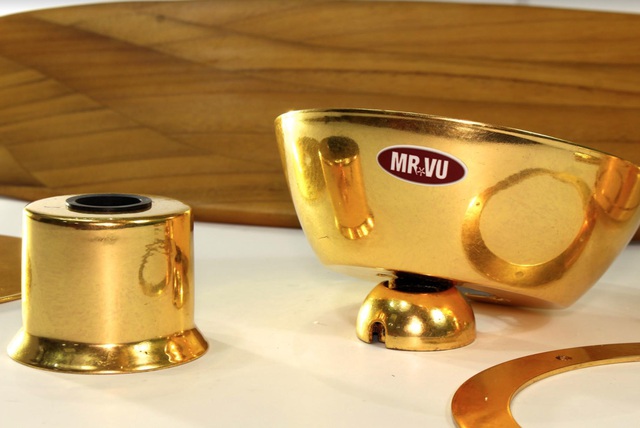 Cận cảnh quạt trần cao cấp mạ vàng 24K có giá gần 40 triệu đồng  - Ảnh 3.
