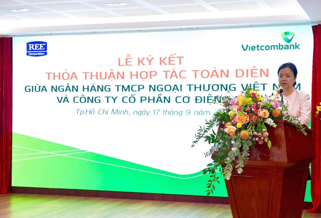 Vietcombank ký kết Thoả thuận Hợp tác toàn diện và Hợp đồng tín dụng tài trợ Dự án nhà máy điện gió số 3 (48MW) tại tỉnh Trà Vinh với Công ty Cổ phần Cơ Điện Lạnh (REE Corporation) - Ảnh 2.