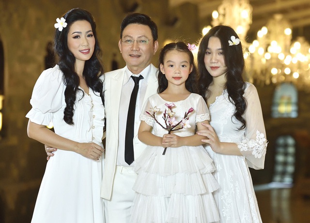 Vợ chồng Trịnh Kim Chi kỷ niệm 20 năm ngày cưới - Ảnh 12.