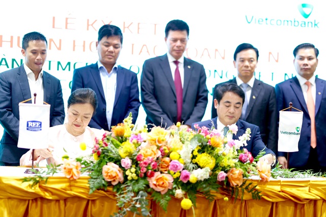 Vietcombank ký kết Thoả thuận Hợp tác toàn diện và Hợp đồng tín dụng tài trợ Dự án nhà máy điện gió số 3 (48MW) tại tỉnh Trà Vinh với Công ty Cổ phần Cơ Điện Lạnh (REE Corporation) - Ảnh 3.