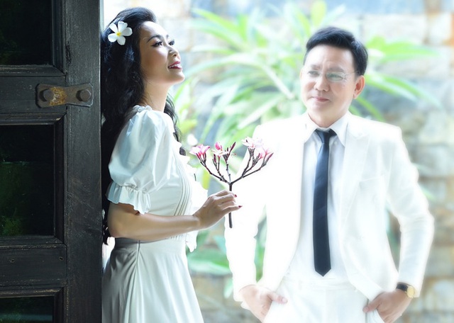Vợ chồng Trịnh Kim Chi kỷ niệm 20 năm ngày cưới - Ảnh 7.