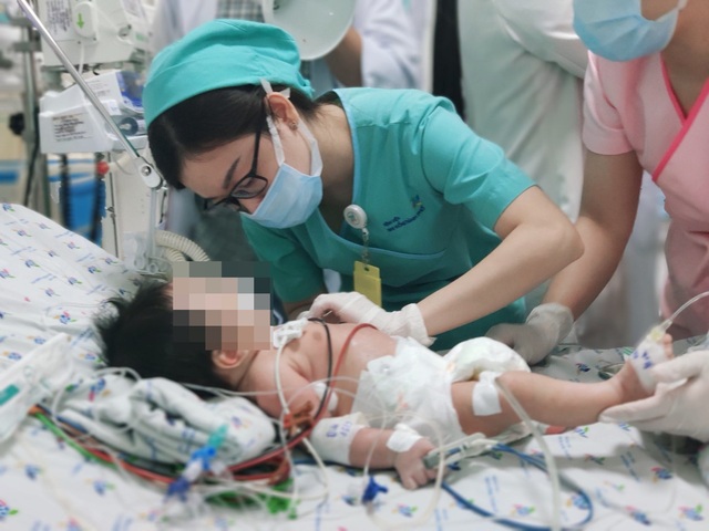Từ vụ bé 2 tháng mắc hội chứng baby blue, cảnh báo cha mẹ thận trọng khi bồi bổ bằng củ dền - Ảnh 2.