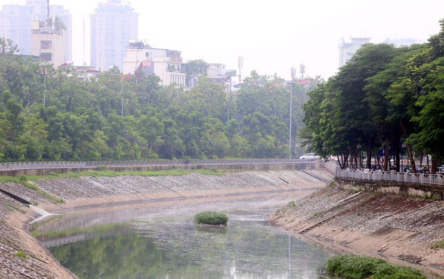 Sông Tô Lịch đôi lúc vẫn đẹp mộng mơ dù chưa xây dựng công viên lịch sử - văn hoá - tâm linh - Ảnh 7.