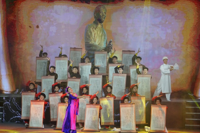 Hà Tĩnh kỷ niệm 255 năm ngày sinh, tưởng niệm 200 năm ngày mất Đại thi hào Nguyễn Du - Ảnh 4.