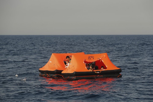 Hàng loạt người di cư bị Hy Lạp gửi trả về đại dương - Ảnh 3.