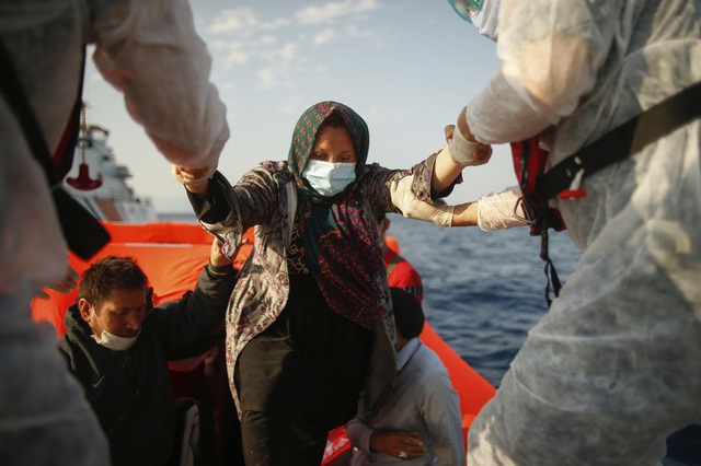 Hàng loạt người di cư bị Hy Lạp gửi trả về đại dương - Ảnh 4.