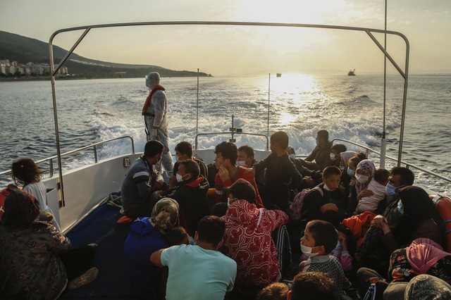 Hàng loạt người di cư bị Hy Lạp gửi trả về đại dương - Ảnh 6.