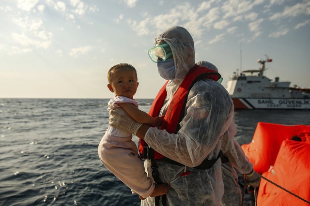 Hàng loạt người di cư bị Hy Lạp gửi trả về đại dương - Ảnh 10.