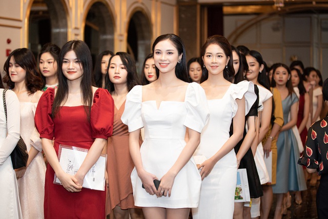 Hoa khôi Ngoại thương và thí sinh Hoa hậu Việt Nam 2020 ở vòng sơ khảo - Ảnh 1.