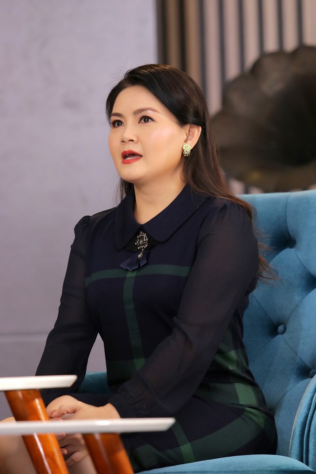 Vợ ba của NSƯT Kim Tử Long nói về quan hệ với hai vợ cũ và con riêng của chồng - Ảnh 2.