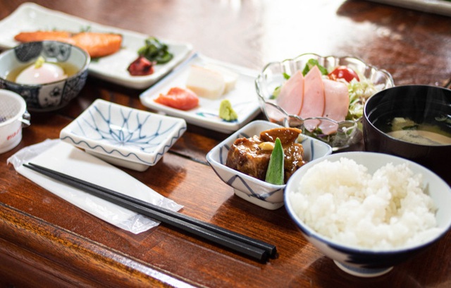 Hóa ra bí quyết sống thọ và trẻ lâu của người Nhật đến từ bữa cơm hàng ngày, đặc biệt là 7 quy tắc “vàng” không phải người dân quốc gia nào cũng làm được - Ảnh 1.