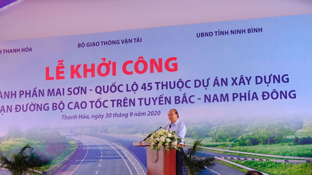 Thủ tướng Nguyễn Xuân Phúc dự lễ khởi công đường cao tốc Bắc - Nam tại Thanh Hóa - Ảnh 3.