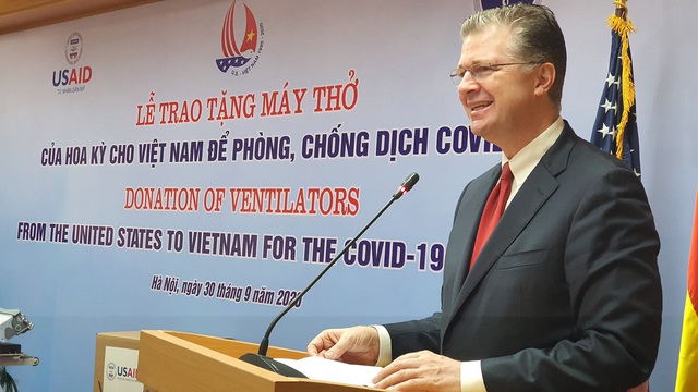 Hoa Kỳ trao tặng Việt Nam 100 máy thở hỗ trợ phòng chống COVID-19 - Ảnh 5.