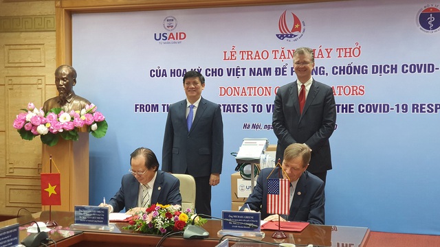 Hoa Kỳ trao tặng Việt Nam 100 máy thở hỗ trợ phòng chống COVID-19 - Ảnh 3.