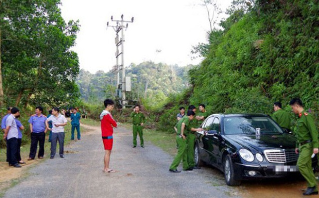 Danh tính đôi nam nữ tử vong trên ô-tô vẫn đang nổ máy - Ảnh 2.