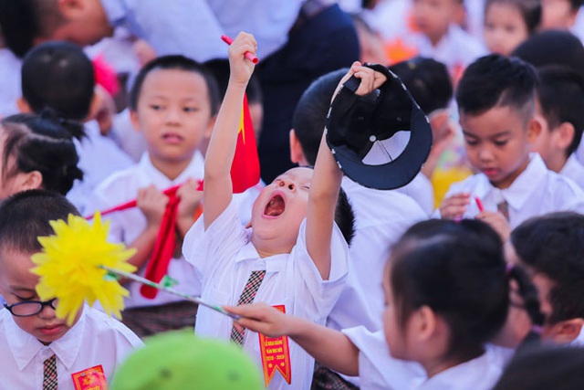 Trước ngày khai giảng, nhớ lại những khoảnh khắc lần đầu tới trường của các bé lớp 1 khiến trái tim ai cũng tan chảy - Ảnh 5.