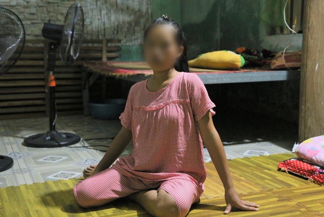Bé gái 12 tuổi mang bầu 7 tháng tố cha dượng nhiều lần cưỡng hiếp - Ảnh 1.