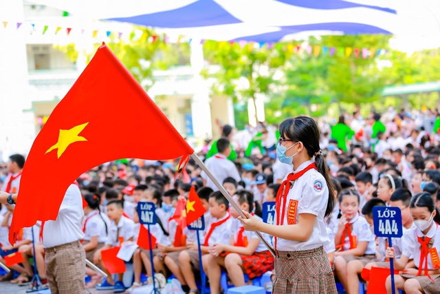 Hà Nội: Hơn 2 triệu học sinh nô nức đến trường khai giảng năm học mới - Ảnh 2.