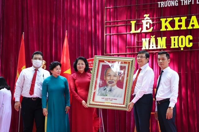 Phó Chủ tịch nước Đặng Thị Ngọc Thịnh dự khai giảng năm học mới tại TP HCM - Ảnh 4.