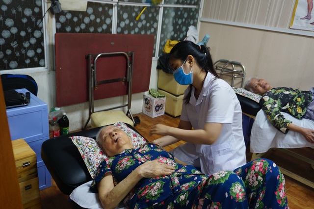 Thích ứng với già hóa dân số, đẩy mạnh chăm sóc sức khỏe người cao tuổi - Ảnh 1.
