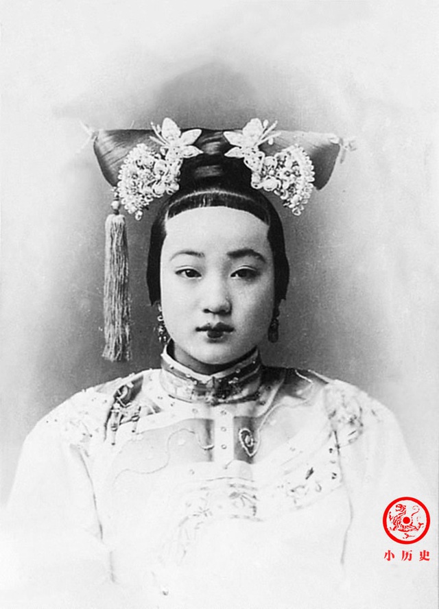 Loạt ảnh cũ về hậu cung của Hoàng đế Quang Tự triều nhà Thanh: Hoàng hậu lưng gù, phi tần có vóc dáng mũm mĩm - Ảnh 3.