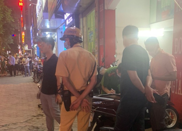 Hà Nội: Nam thanh niên rơi từ tầng cao xuống đất tử vong tại chỗ khi đi học thêm ngoại ngữ - Ảnh 1. Hà Nội: Nam thanh niên rơi từ tầng cao xuống đất tử vong tại chỗ khi đi học thêm ngoại ngữ - Ảnh 1.