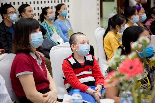 Bé trai mắc ung thư máu kiên cường trải qua 3 lần ghép tế bào gốc  - Ảnh 2.