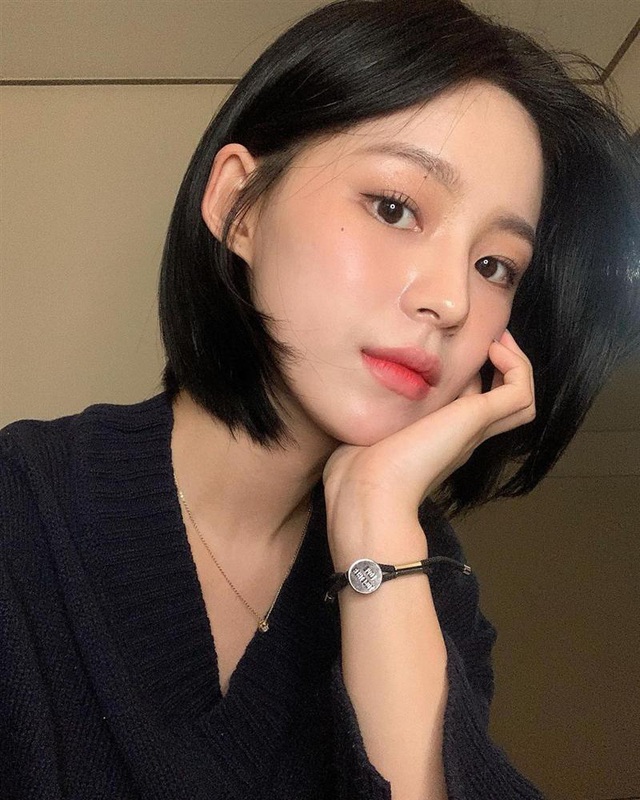 Nàng tóc ngắn muốn xinh, sang chảnh hơn trong năm mới đừng bỏ qua 4 chiêu thay đổi nhan sắc cực kỳ vi diệu này - Ảnh 4. Nàng tóc ngắn muốn xinh, sang chảnh hơn trong năm mới đừng bỏ qua 4 chiêu thay đổi nhan sắc cực kỳ vi diệu này - Ảnh 4.