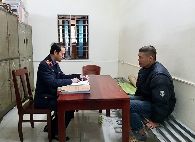 Bắt giam ông bố bạo hành con gái 15 tuổi ở Bắc Ninh - Ảnh 1.