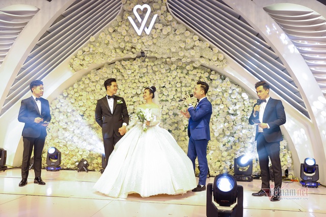 MC Thùy Linh VTV xinh đẹp trong lễ cưới với diễn viên Hiếu Su - Ảnh 11.