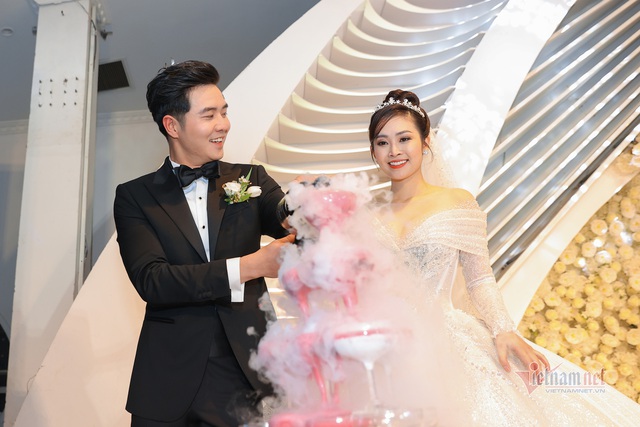 MC Thùy Linh VTV xinh đẹp trong lễ cưới với diễn viên Hiếu Su - Ảnh 12.