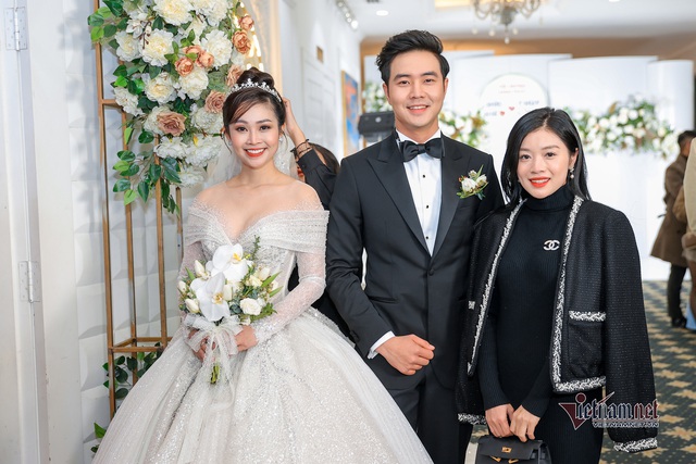 MC Thùy Linh VTV xinh đẹp trong lễ cưới với diễn viên Hiếu Su - Ảnh 3.
