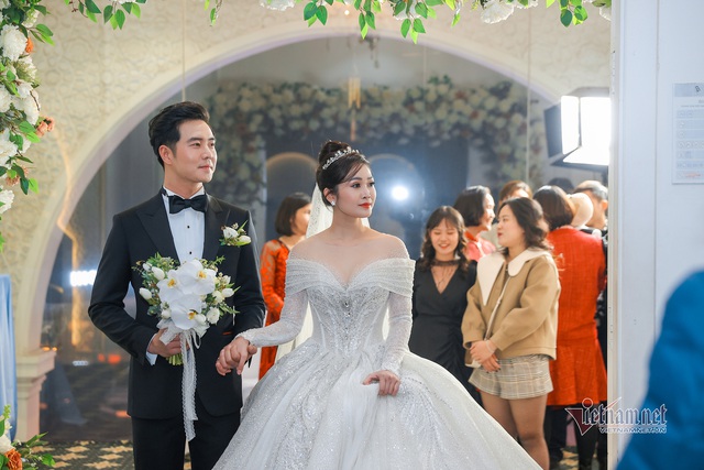 MC Thùy Linh VTV xinh đẹp trong lễ cưới với diễn viên Hiếu Su - Ảnh 9.