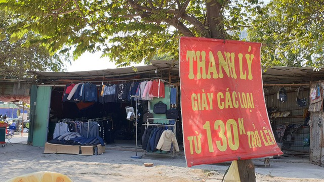 Quần áo giá rẻ nhất quả đất đổ tràn vỉa hè Hà Nội, chỉ cần 100.000 đồng là mua được áo rét - Ảnh 5.