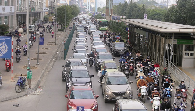 Hà Nội: Cuối năm lại  “điệp khúc” tắc đường - Ảnh 3.