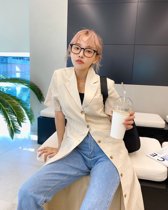 Diện cardigan dáng dài không cài hết cúc, Ninh Dương Lan Ngọc nhẹ nhàng nối gót Jennie, Rosé, mix đồ siêu xinh - Ảnh 4.