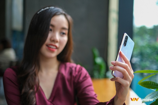 10 smartphone sạc nhanh nhất bán ở Việt Nam trong năm 2020 - Ảnh 7.