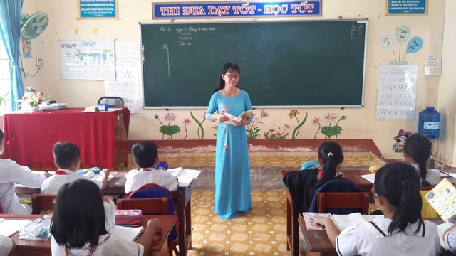 Cô giáo lớp 4 trường làng nhận danh hiệu Nhà giáo Nhân dân 2020 - Ảnh 2.