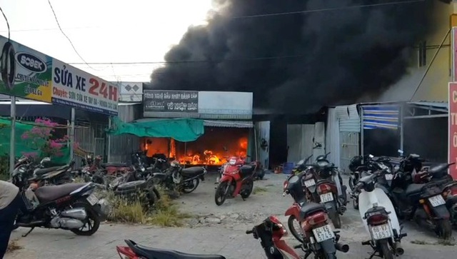 Hỏa hoạn thiêu rụi 24 xe máy ở Phú Quốc - Ảnh 1.