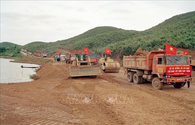  Đại hội lần thứ VIII của Đảng: Đẩy mạnh công nghiệp hóa, hiện đại hóa đất nước  - Ảnh 11.